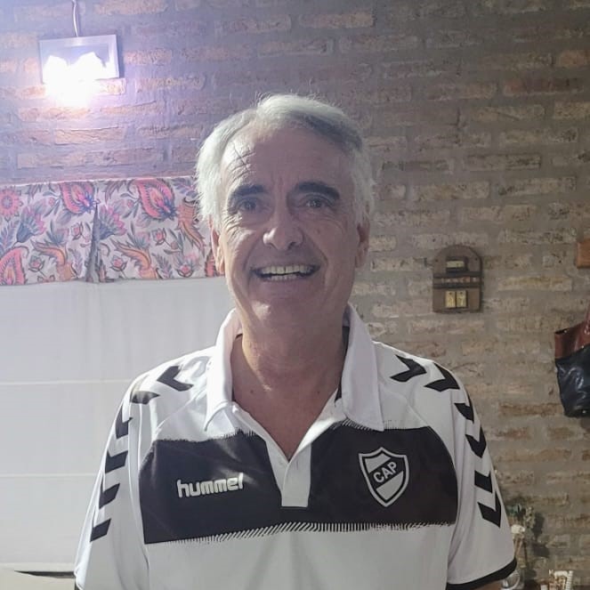Campeón en Funes: el único hincha de Platense en la ciudad festejó el título del calamar